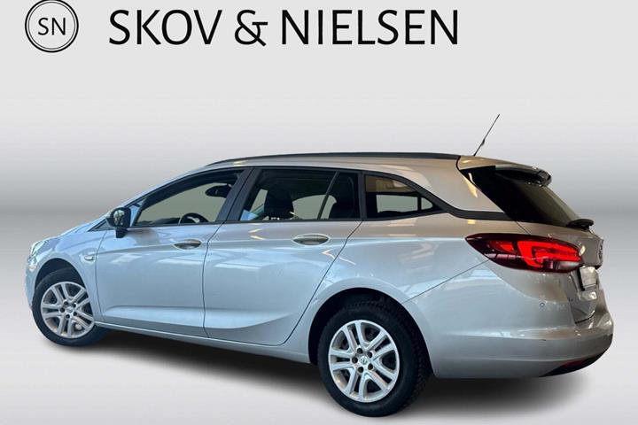 Sølv Opel Astra fra 2017