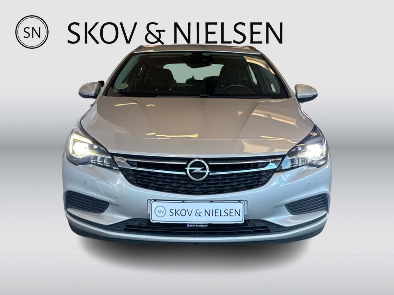 Sølv Opel Astra fra 2017