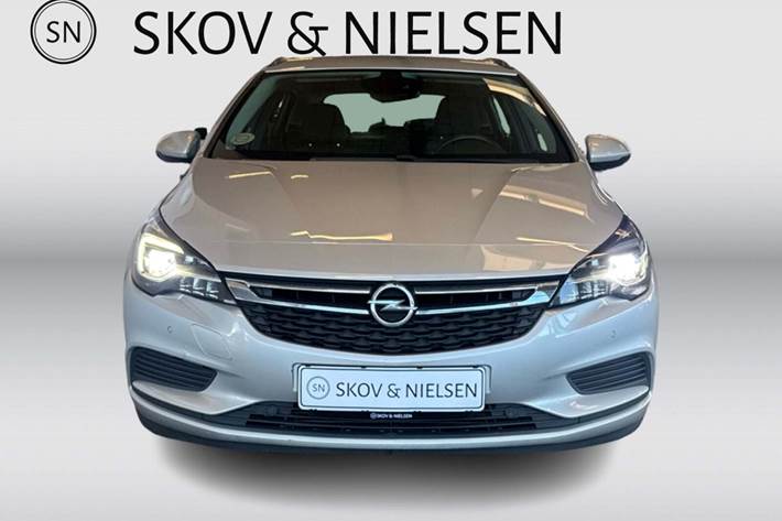 Sølv Opel Astra fra 2017