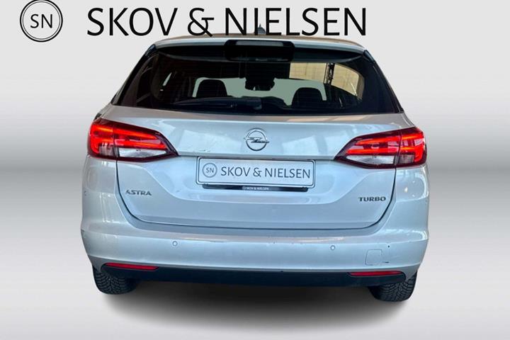 Sølv Opel Astra fra 2017