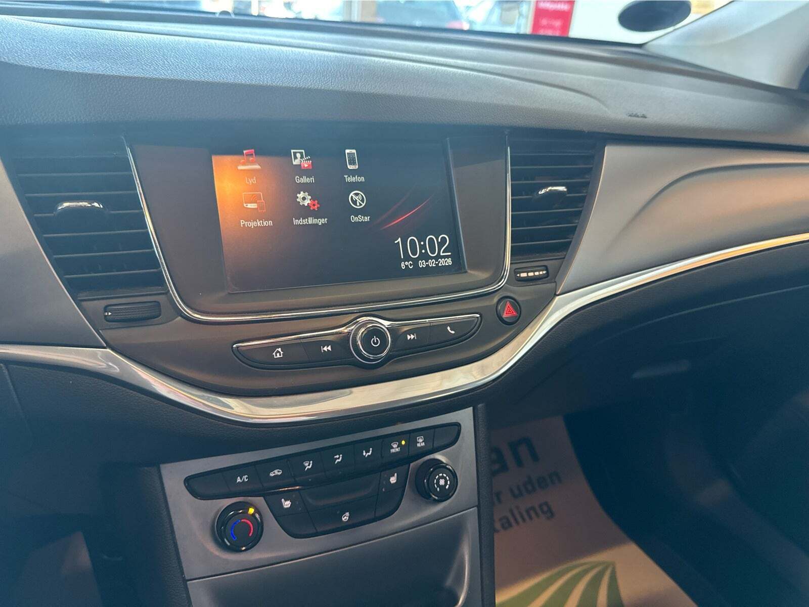 Sølv Opel Astra fra 2017