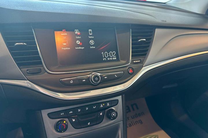 Sølv Opel Astra fra 2017