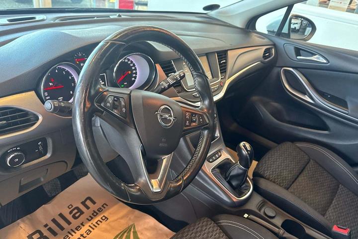 Sølv Opel Astra fra 2017