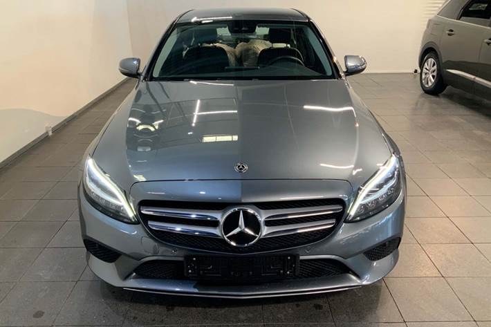 Grå Mercedes C200 fra 2019