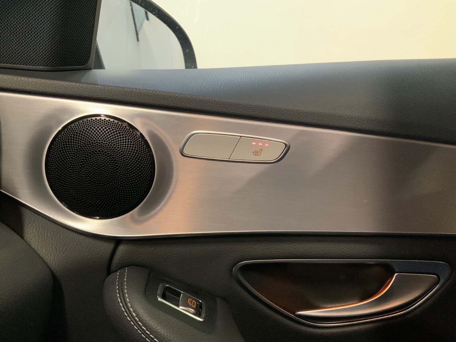 Grå Mercedes C200 fra 2019