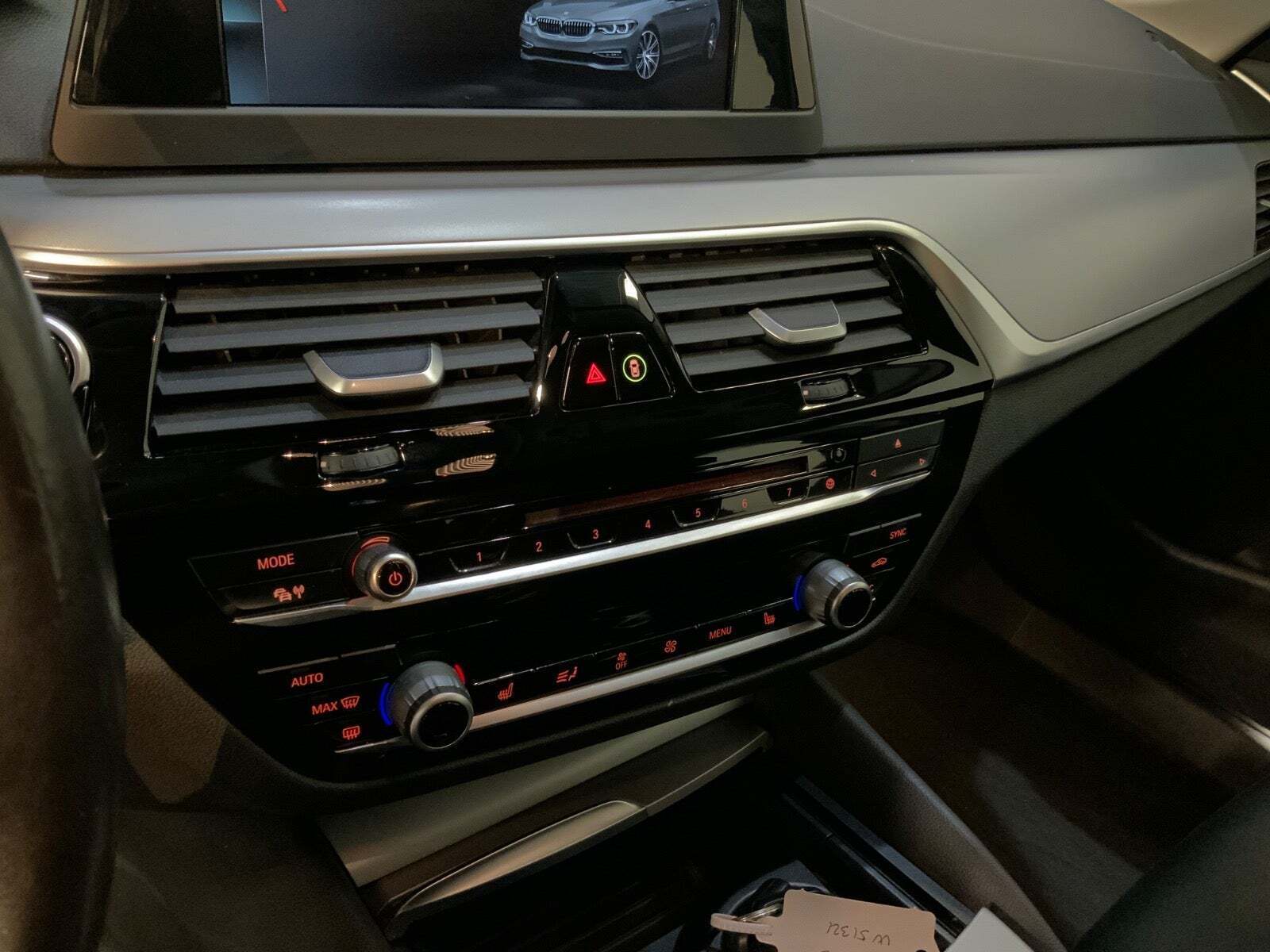 Sort BMW 520d fra 2020