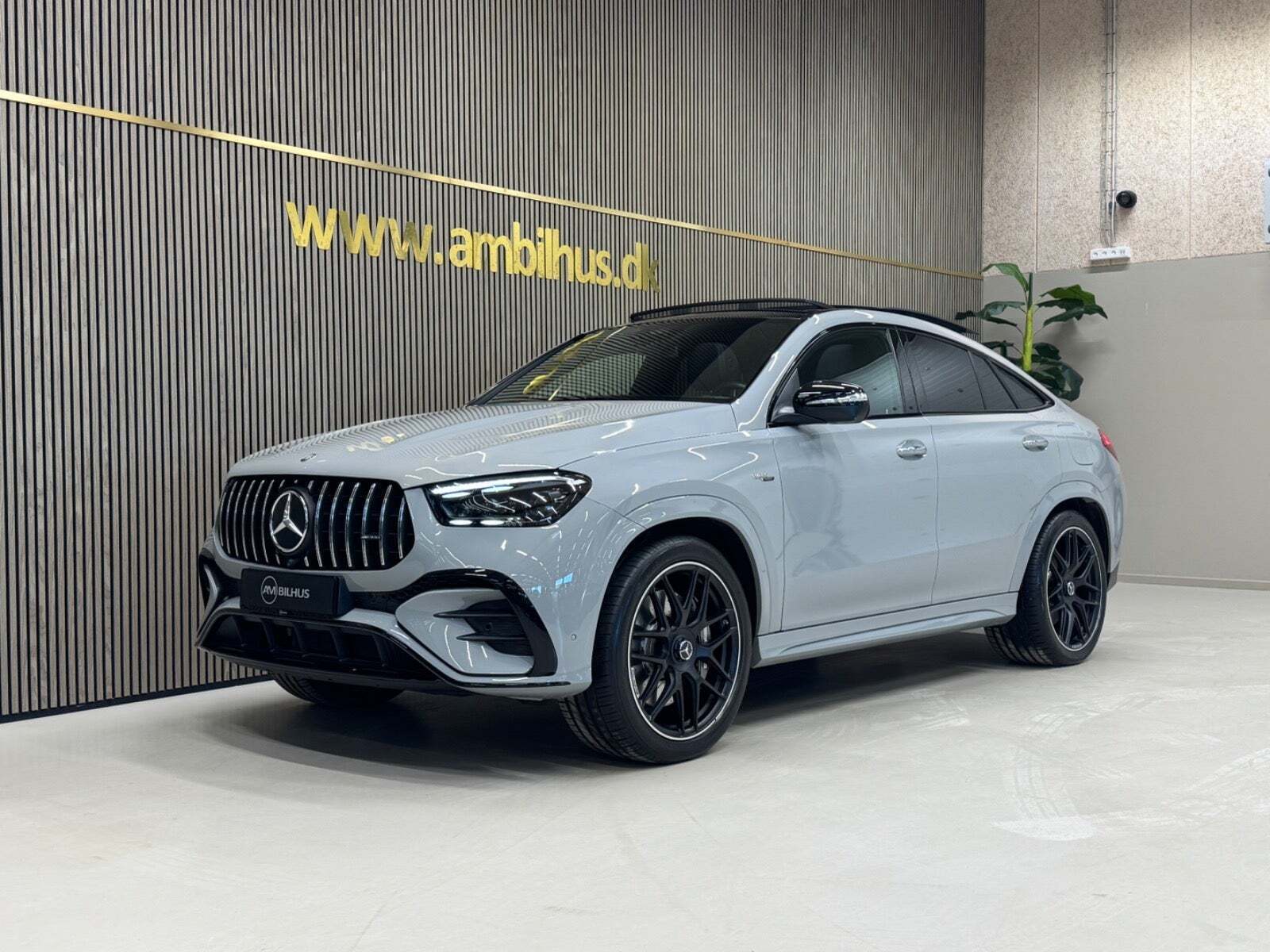Grå Mercedes GLE53 fra 2025