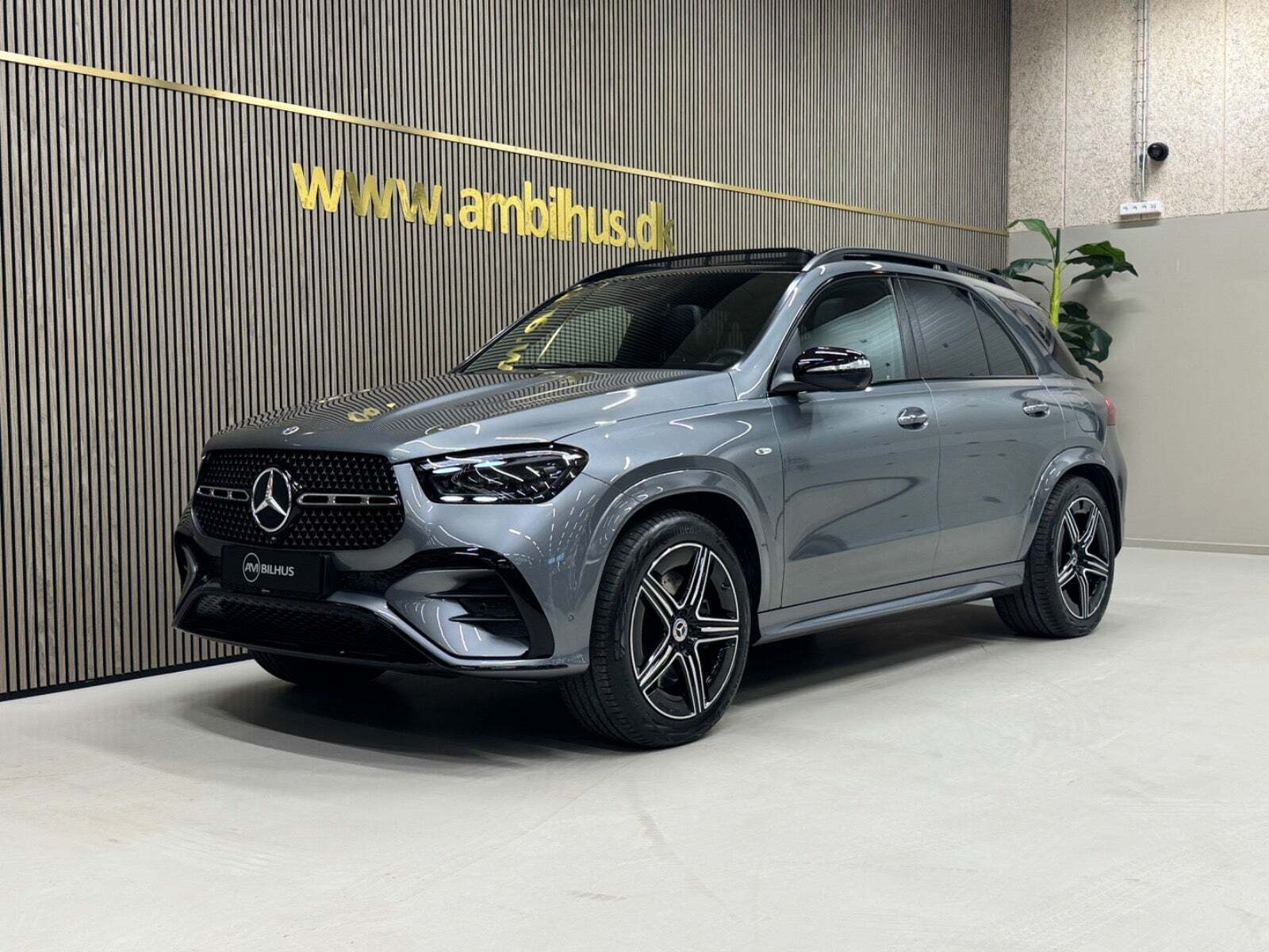 Grå Mercedes GLE350 de fra 2025