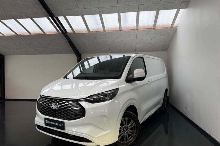 Hvid Ford E-Transit Custom 320S fra 2026 set udefra
