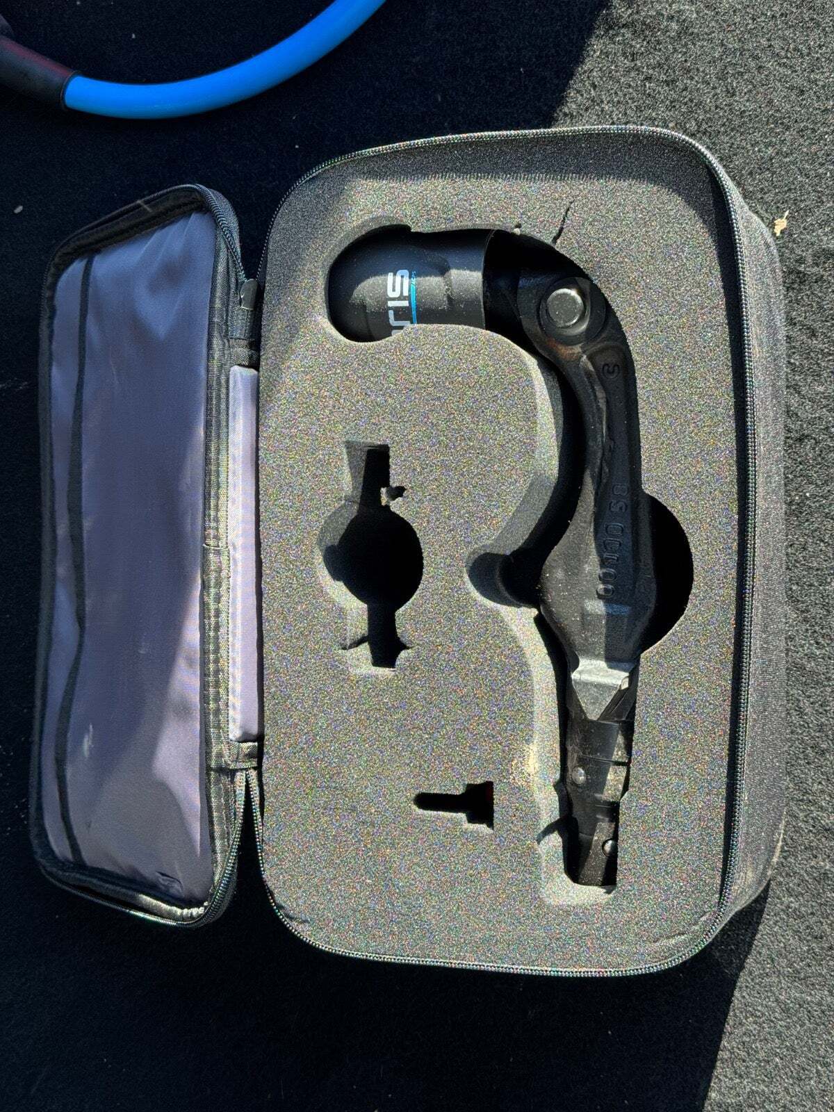 Sort Tesla Model Y fra 2024