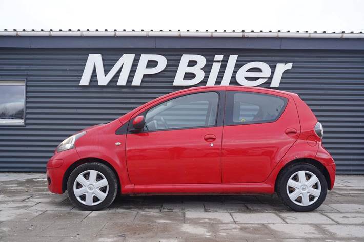 Rød Toyota Aygo fra 2010