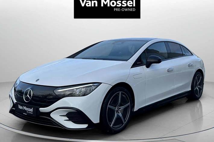 Hvid Mercedes EQE350+ fra 2025 set udefra