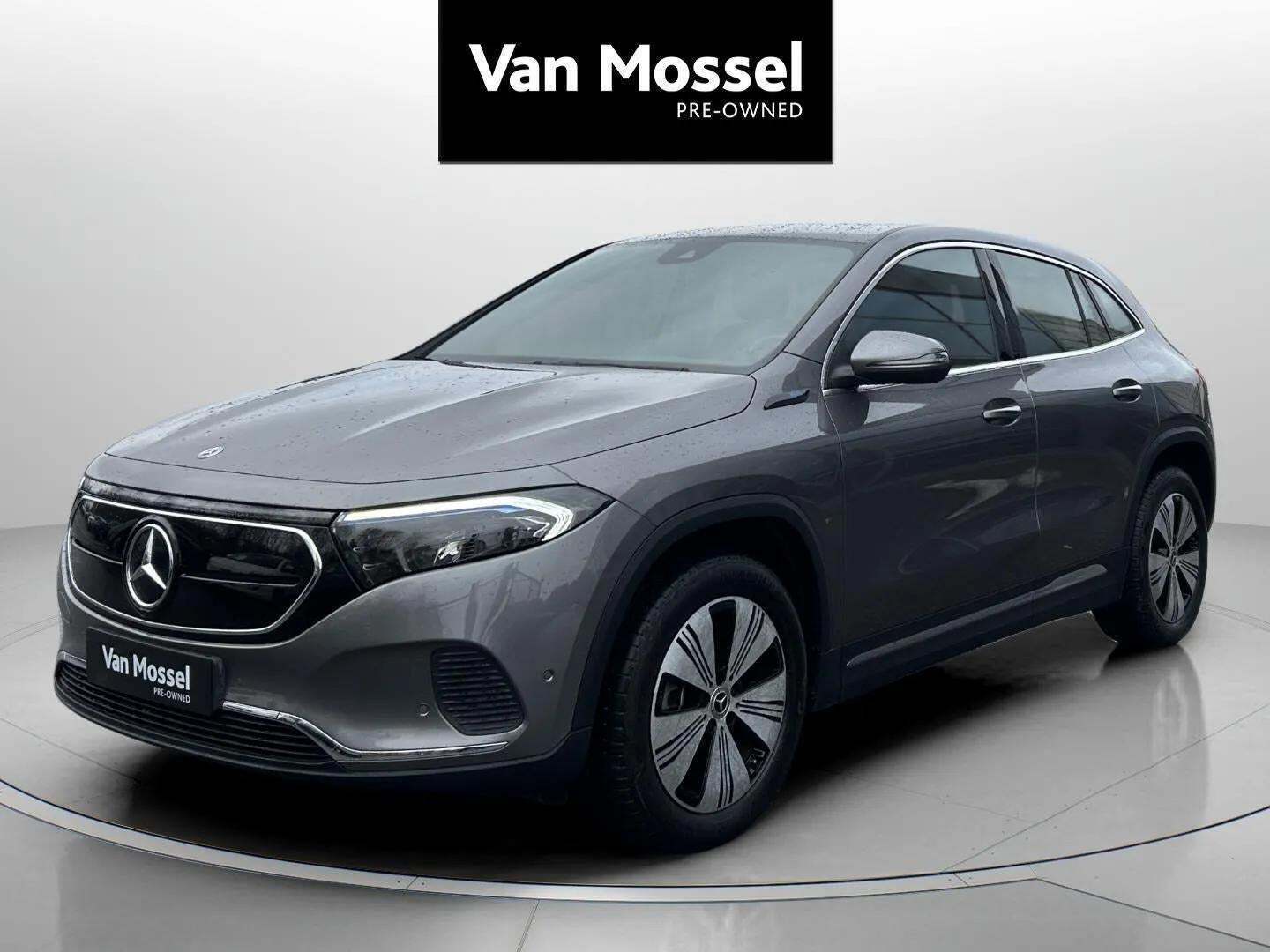 Grå Mercedes EQA250+ fra 2022