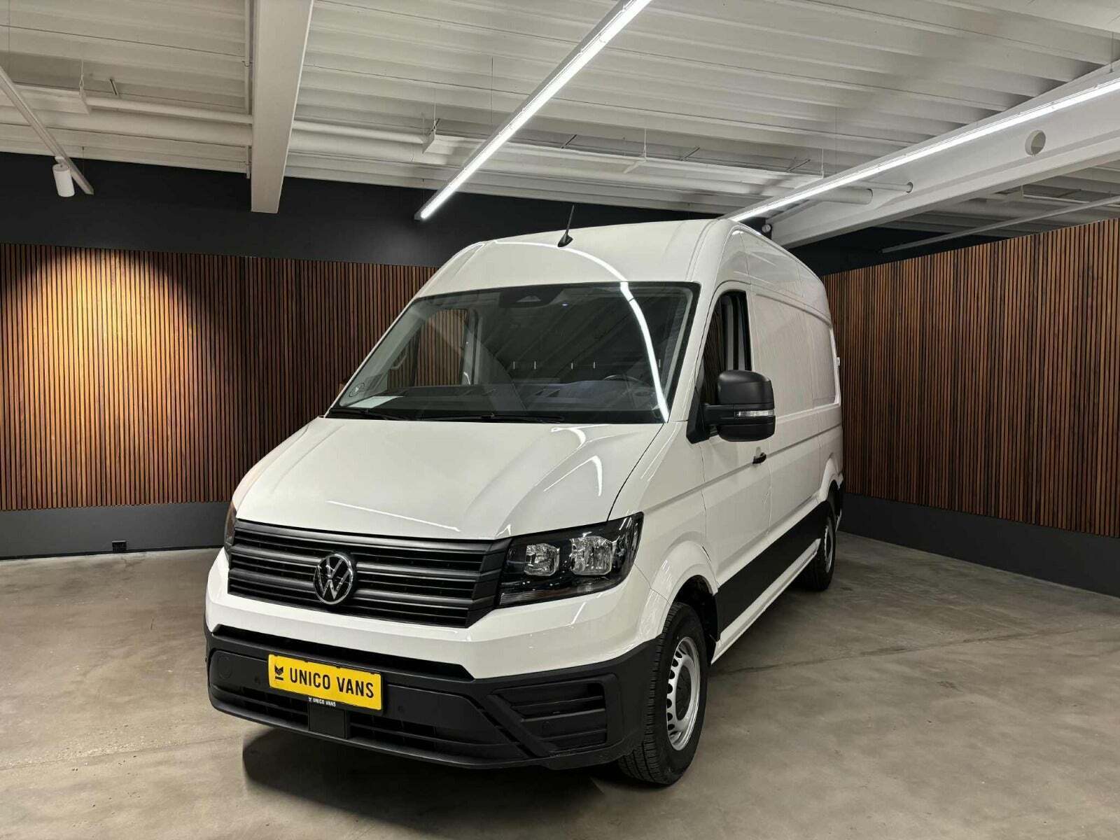 VW Crafter 35 2,0 TDi 177 Kassevogn L3H2 aut.