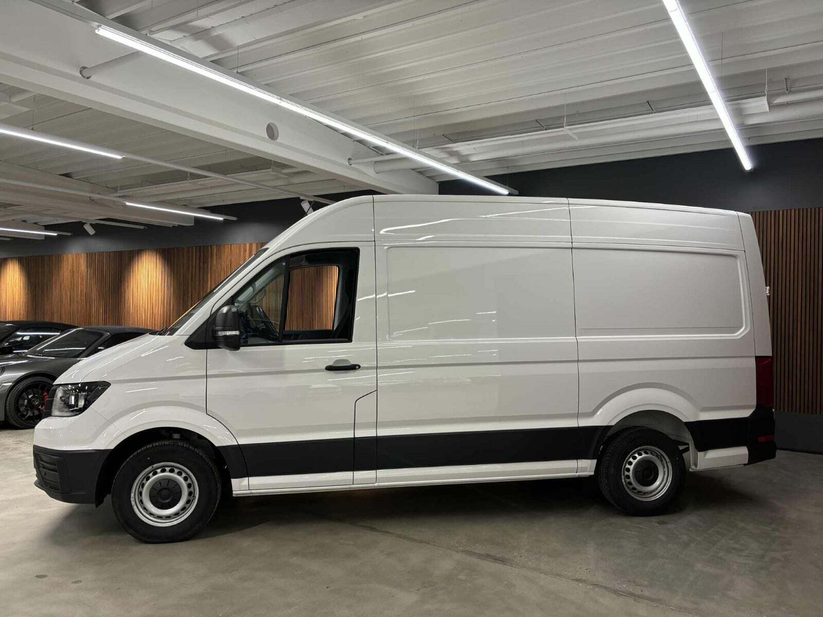 VW Crafter 35 2,0 TDi 177 Kassevogn L3H2 aut.