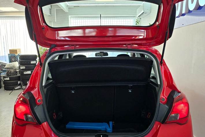 Rød Opel Corsa fra 2017