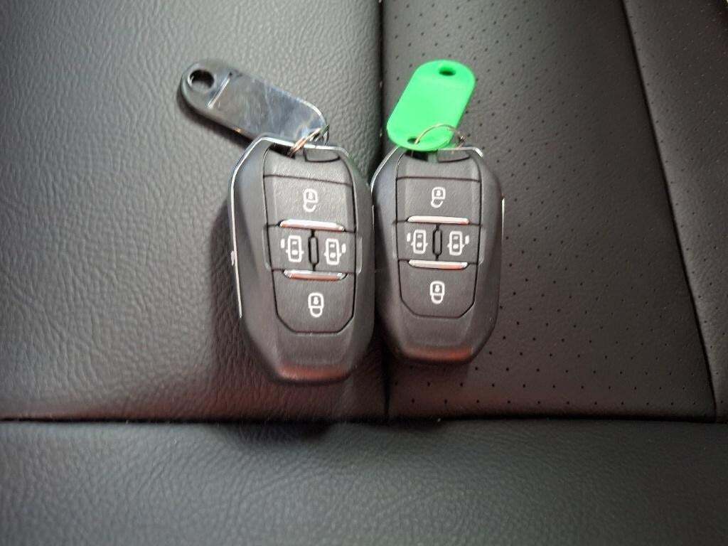 Grå Opel Zafira-e Life fra 2025