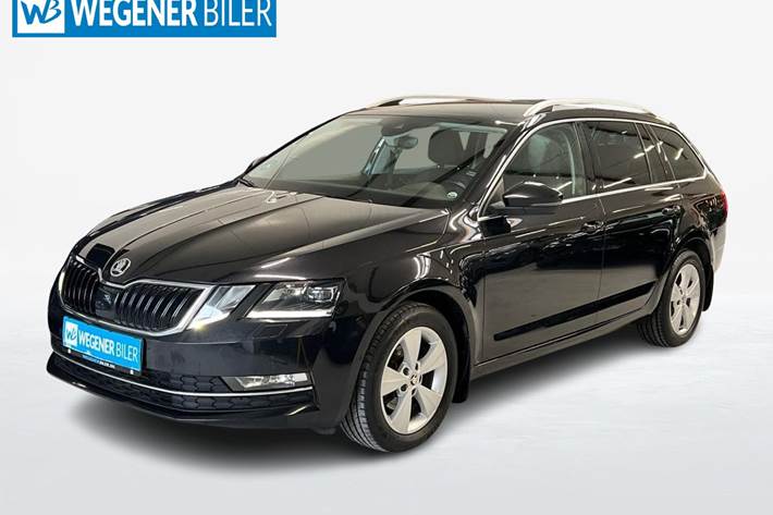 Sort Skoda Octavia fra 2018 set udefra