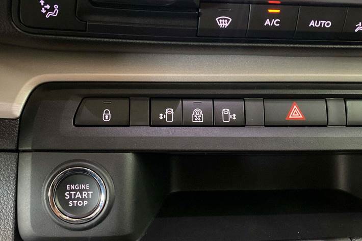 Sort Peugeot e-Traveller fra 2023