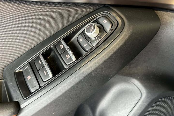 Sort Subaru XV fra 2021 set indefra