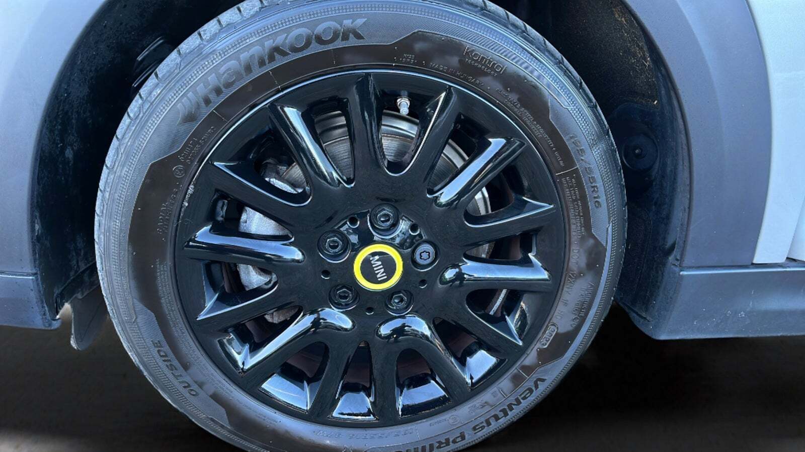 Sølv Mini Cooper SE fra 2023