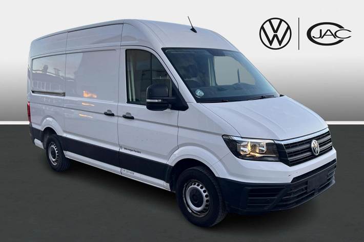 Hvid VW Crafter 30 fra 2019 set udefra