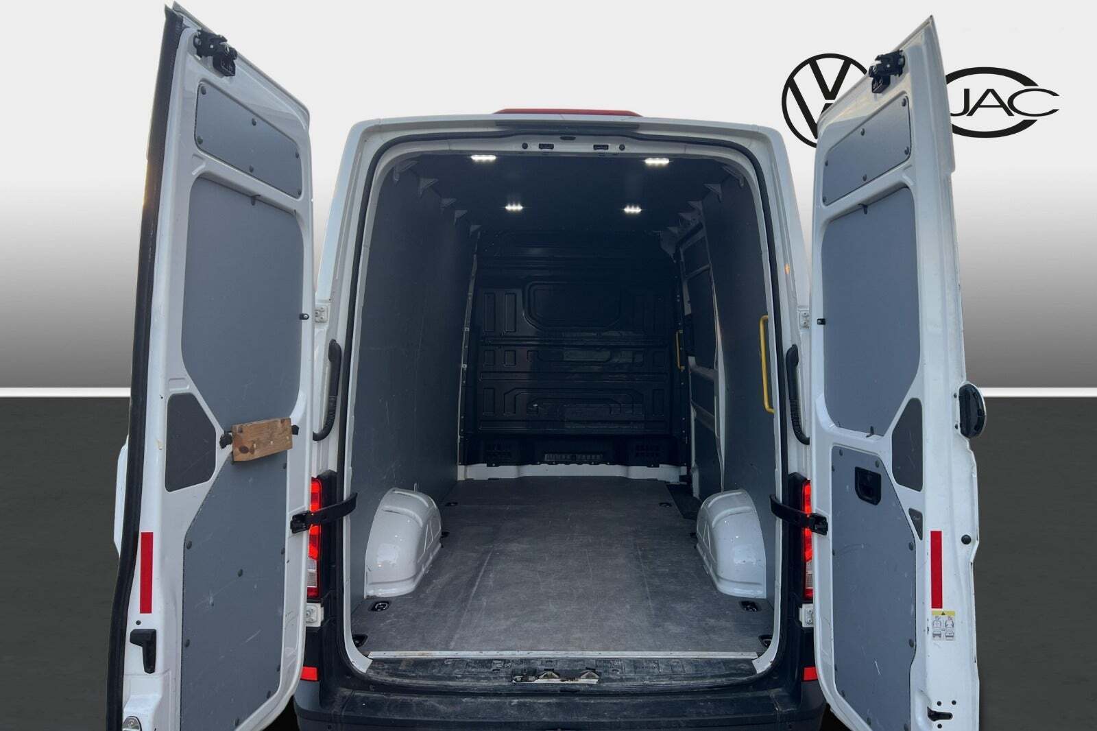 VW Crafter 30 2,0 TDi 140 Kassevogn L3H3
