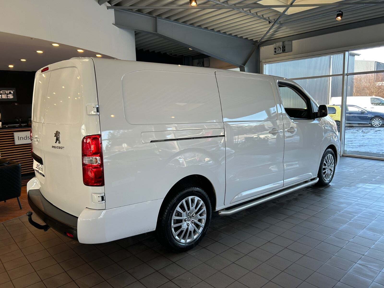 Hvid Peugeot Expert fra 2024