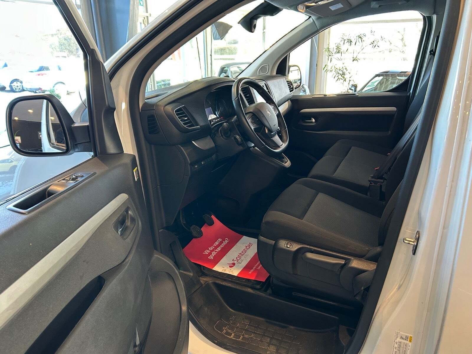 Hvid Peugeot Expert fra 2024