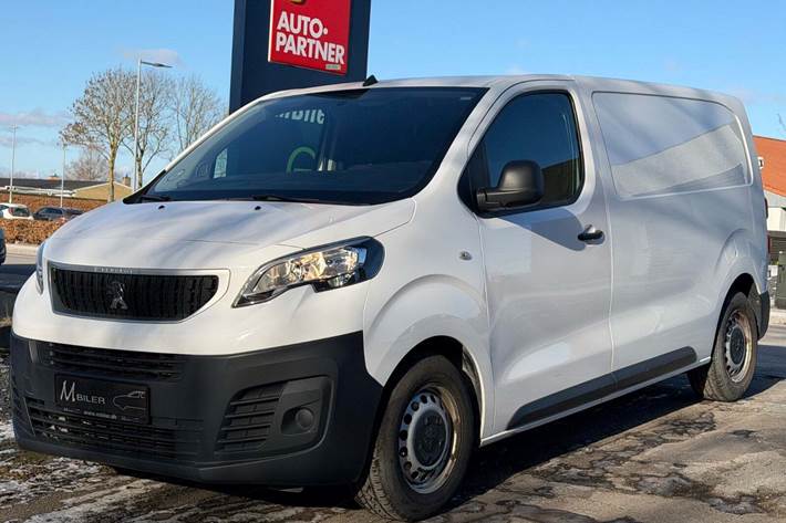 Hvid Peugeot Expert fra 2017 set udefra