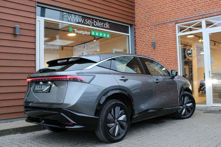 Grå Nissan Ariya fra 2023
