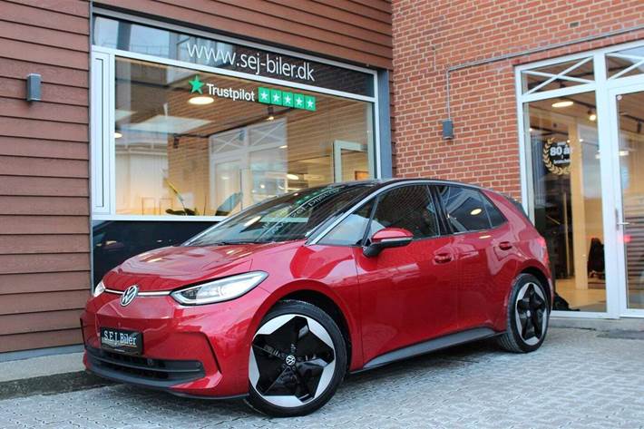Rød VW ID.3 fra 2023 set udefra