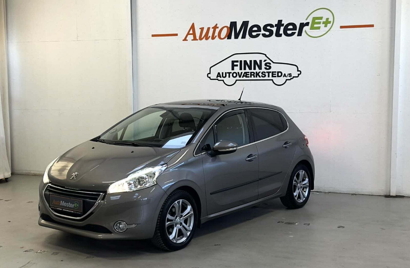 Peugeot 208 1,2 VTi Allure Sky