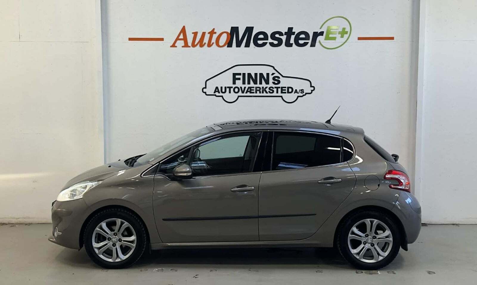 Peugeot 208 1,2 VTi Allure Sky