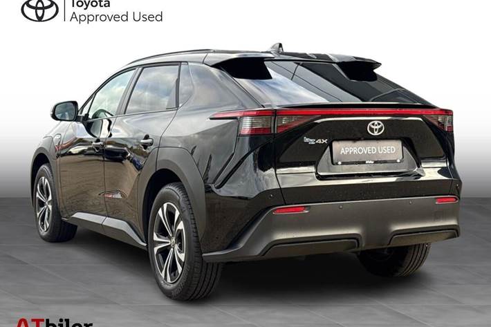 Sort Toyota BZ4X fra 2024