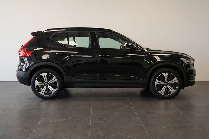 Sort Volvo XC40 fra 2023