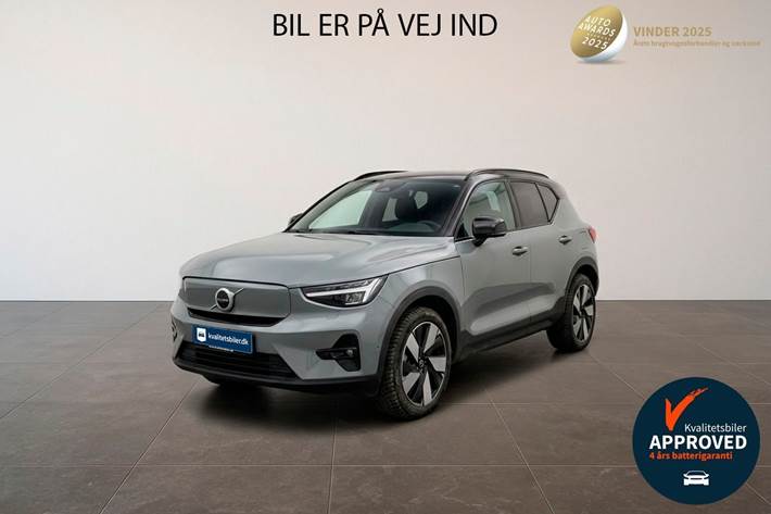 Grøn Volvo XC40 fra 2024 set udefra