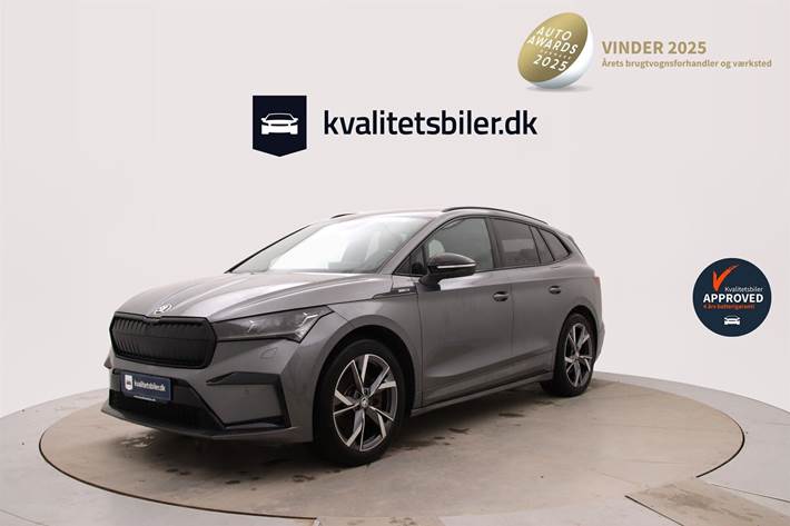 Grå Skoda Enyaq fra 2023 set udefra