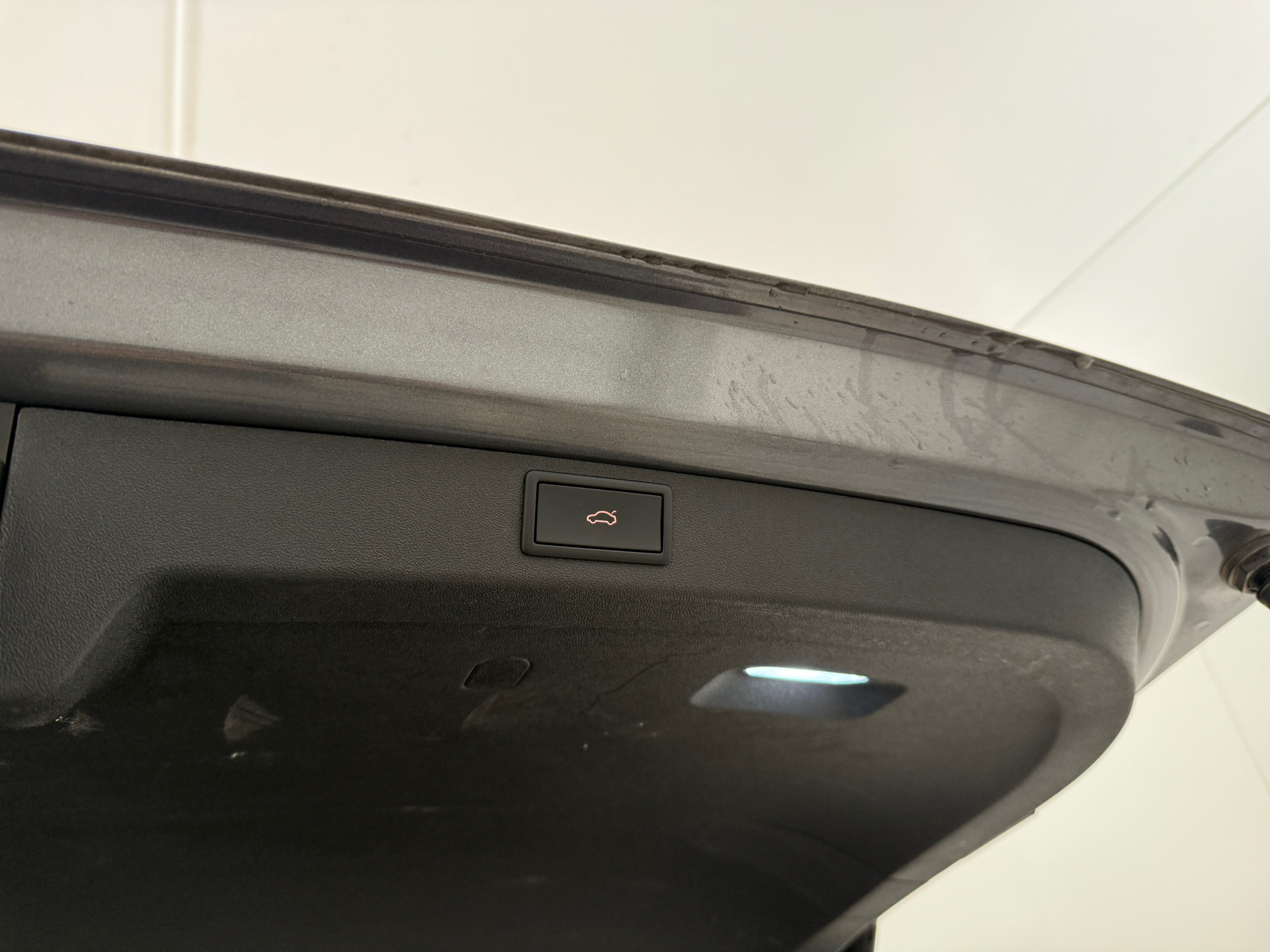 Grå Skoda Enyaq fra 2023