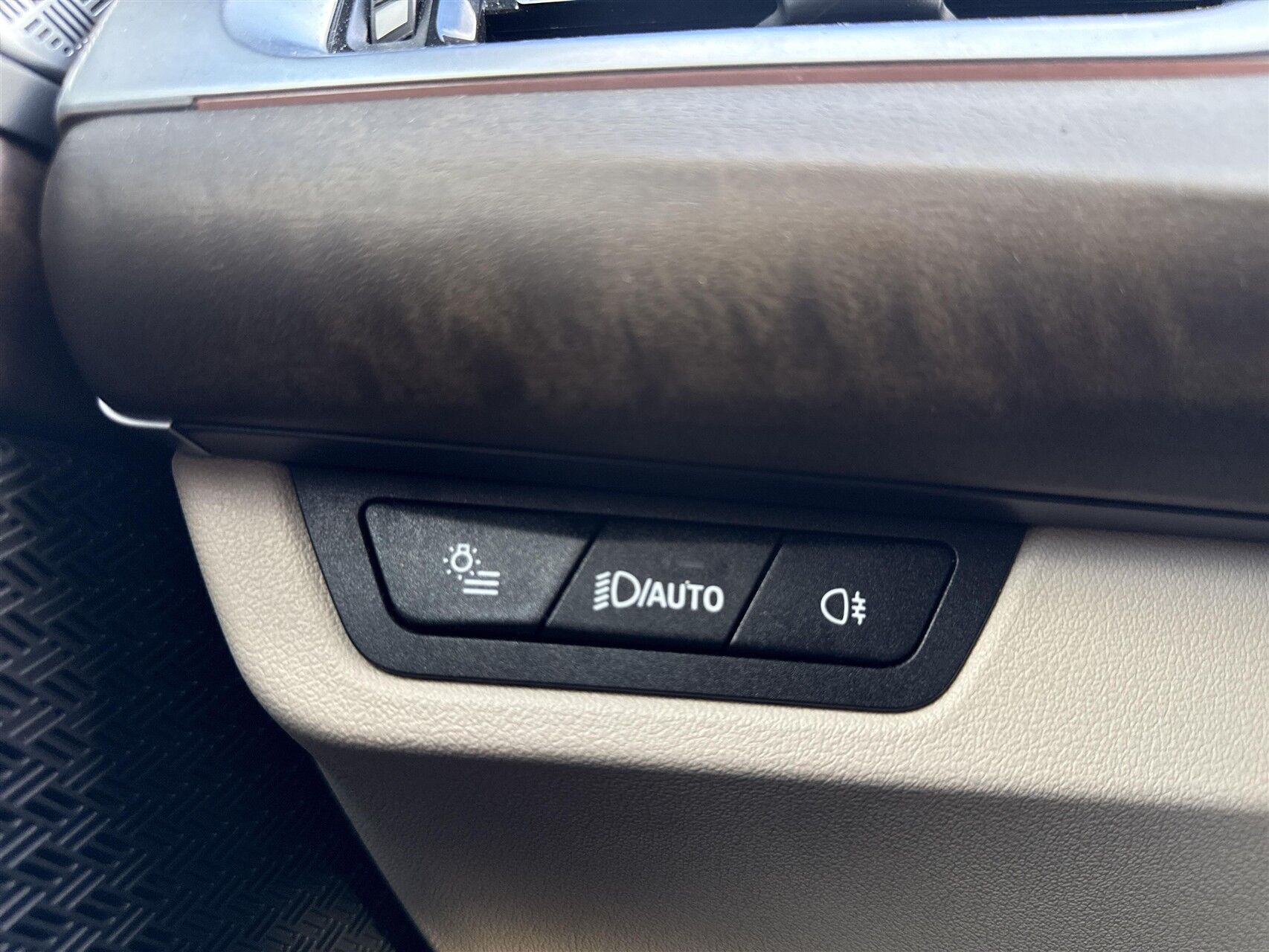 Grøn BMW iX1 fra 2023