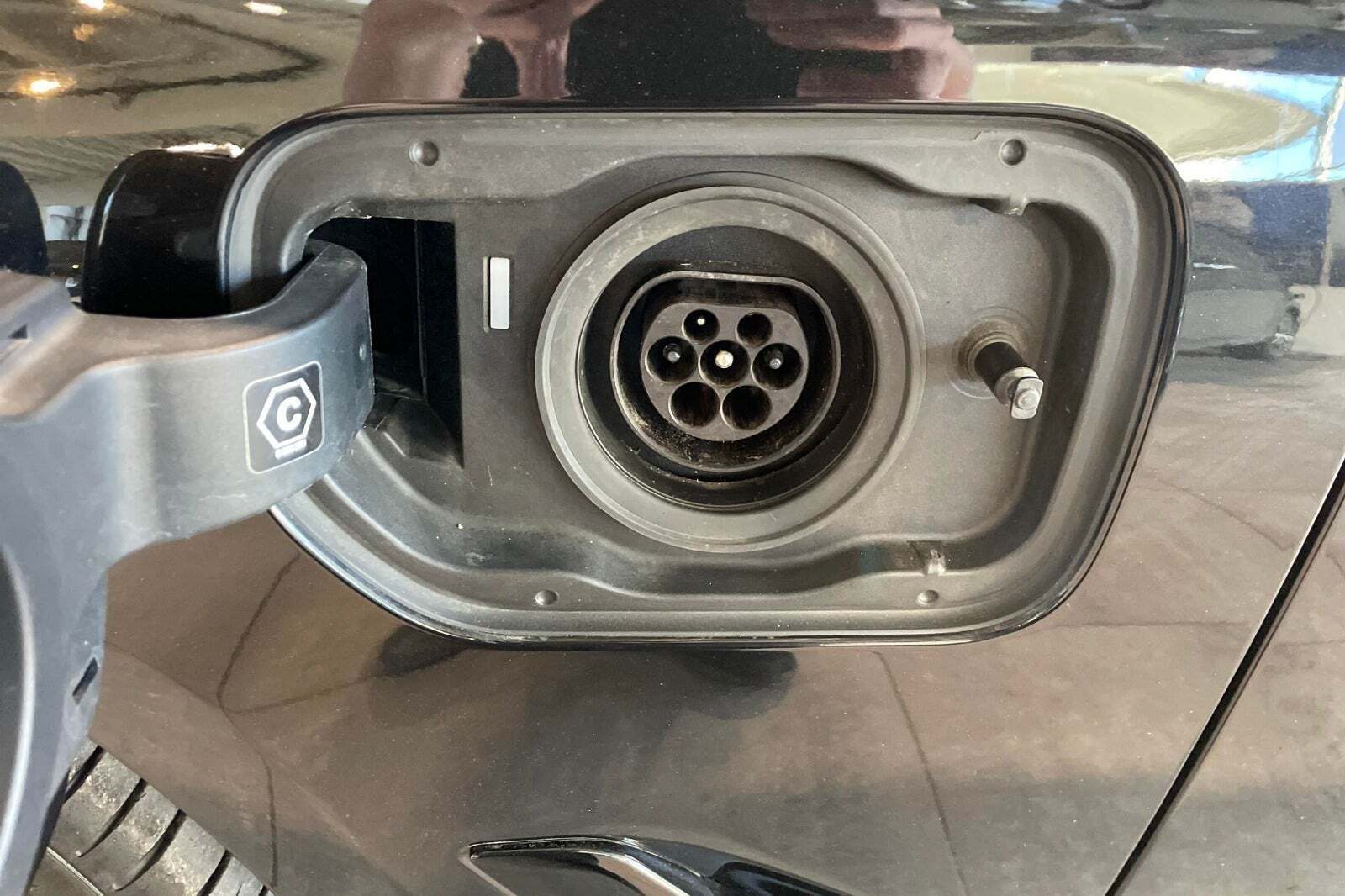 Sort BMW 545e fra 2022