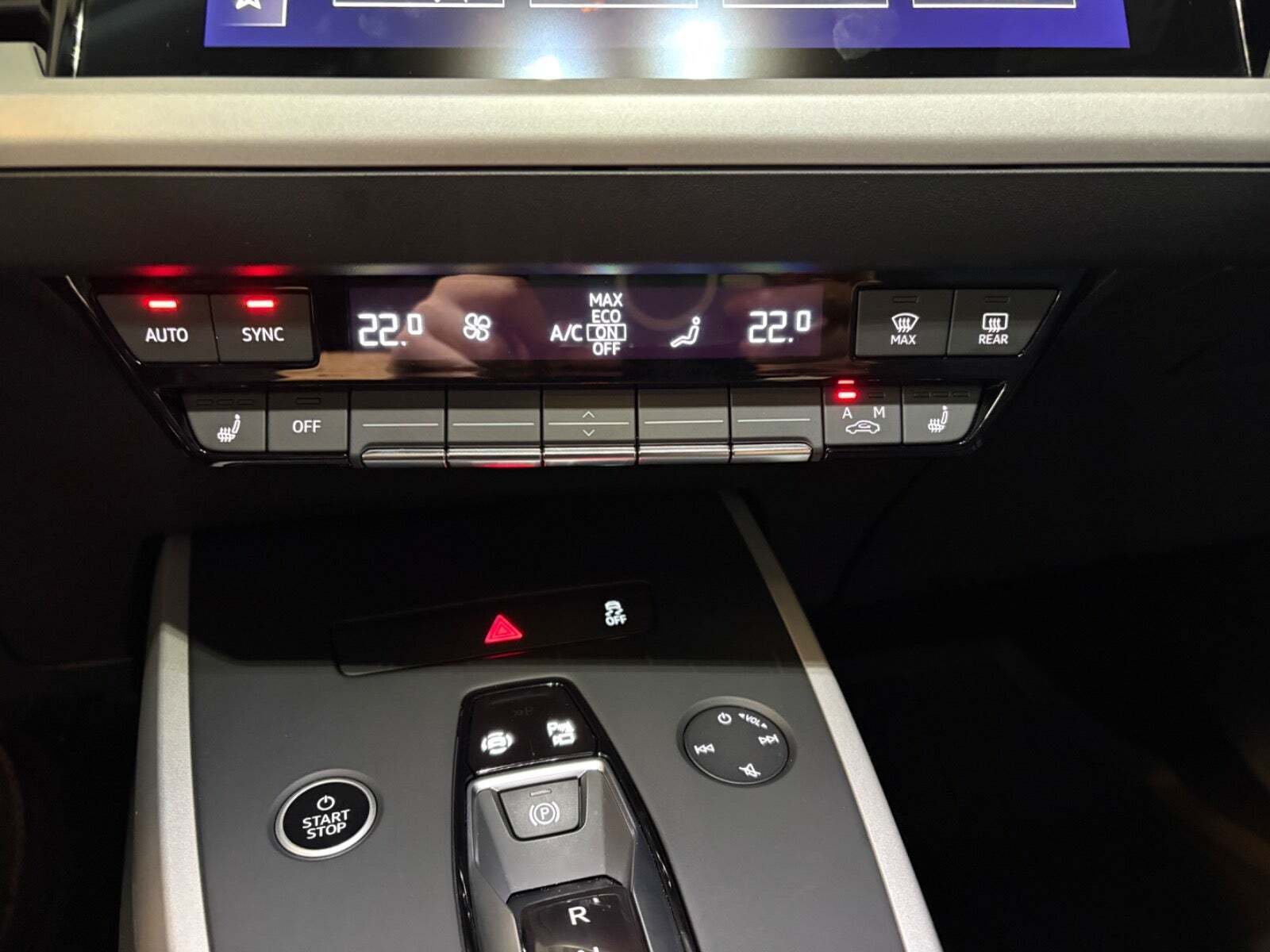 Grå Audi Q4 e-tron fra 2023