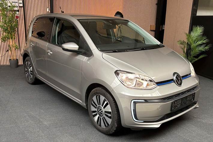 Grå VW E-UP! fra 2021 set udefra