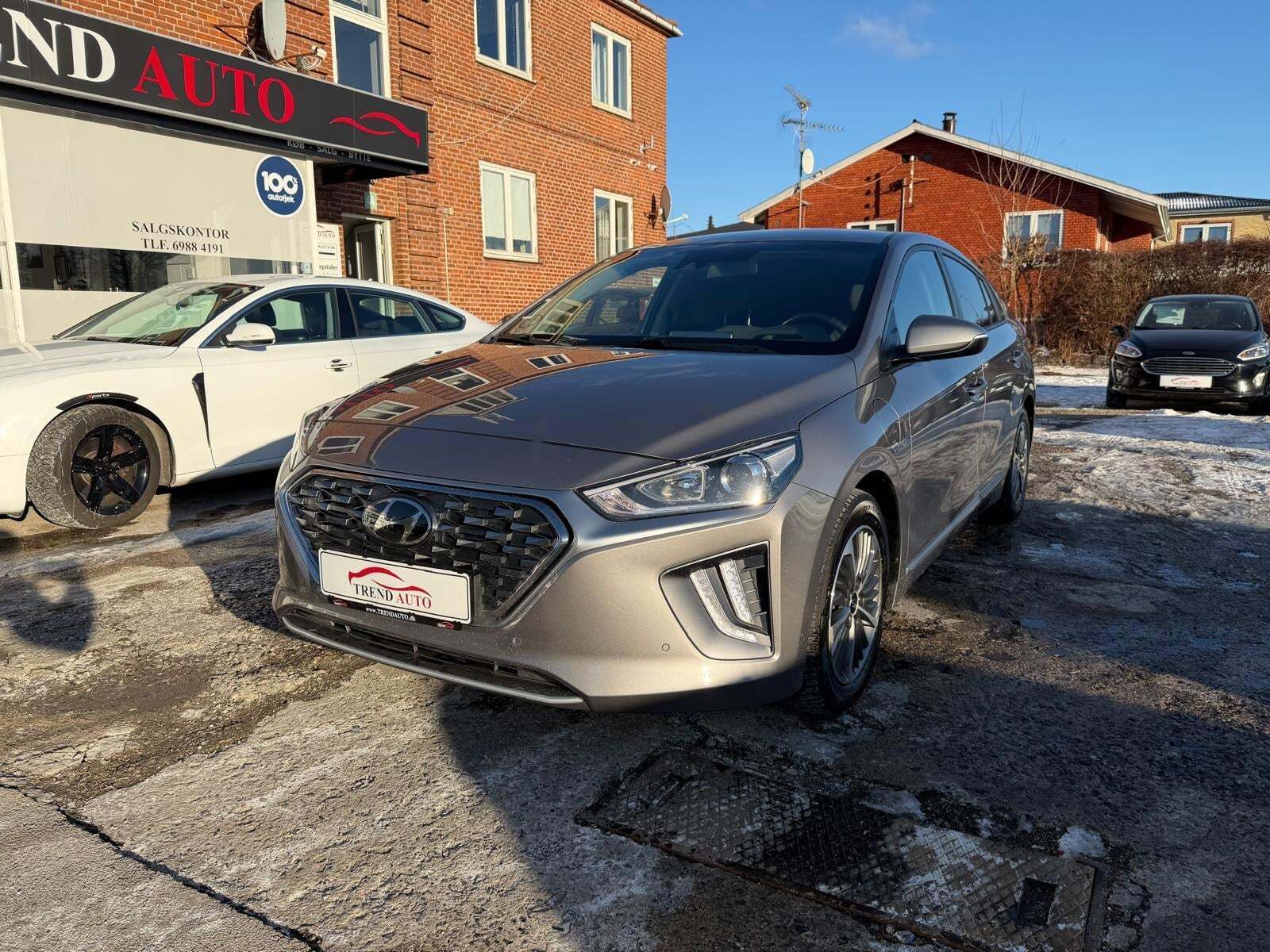Grå Hyundai Ioniq fra 2021