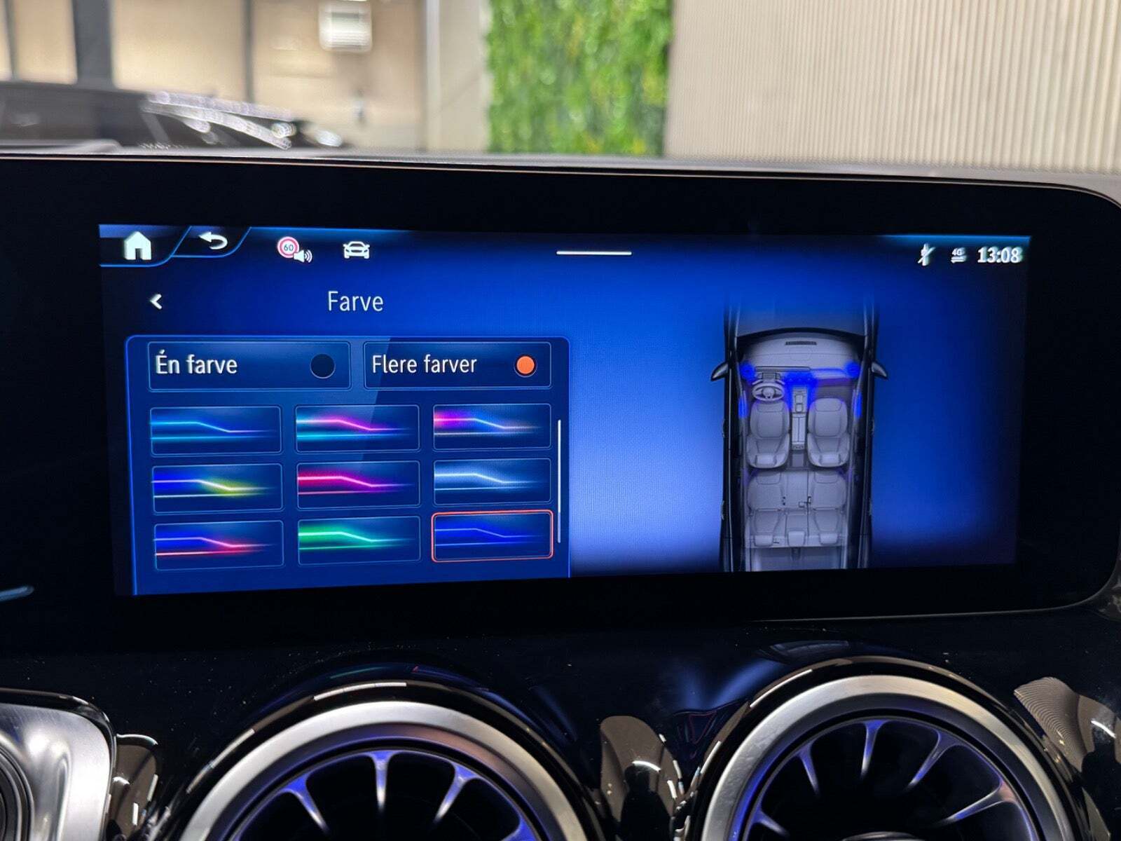 Hvid Mercedes EQB250+ fra 2025