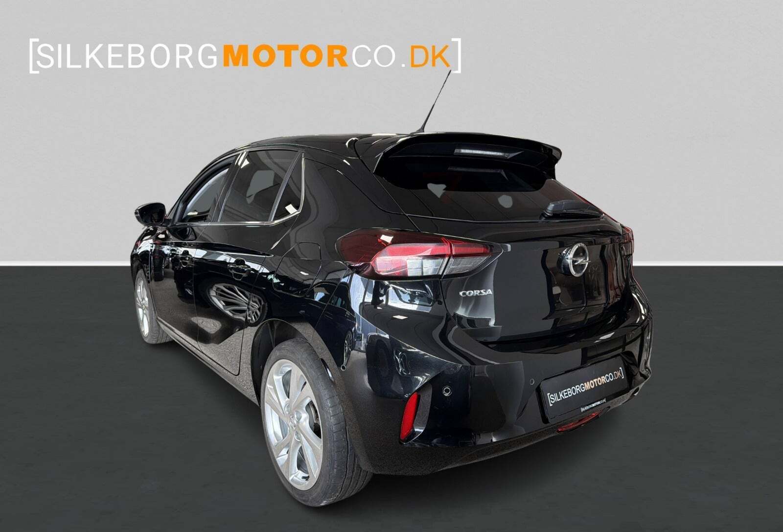 Sort Opel Corsa fra 2020