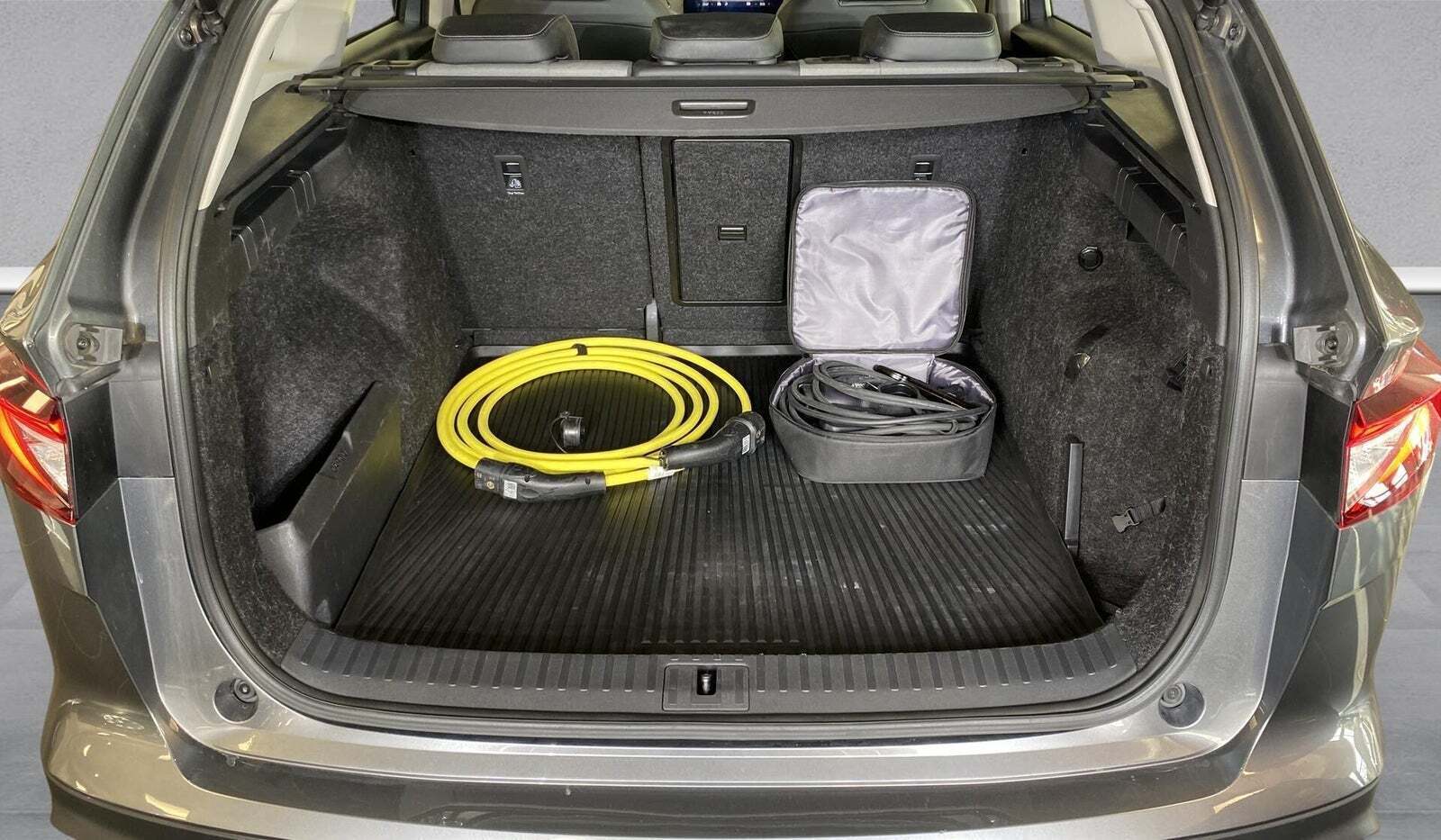 Grå Skoda Enyaq fra 2023