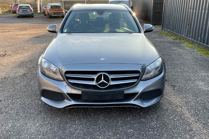 Grå Mercedes C200 fra 2015