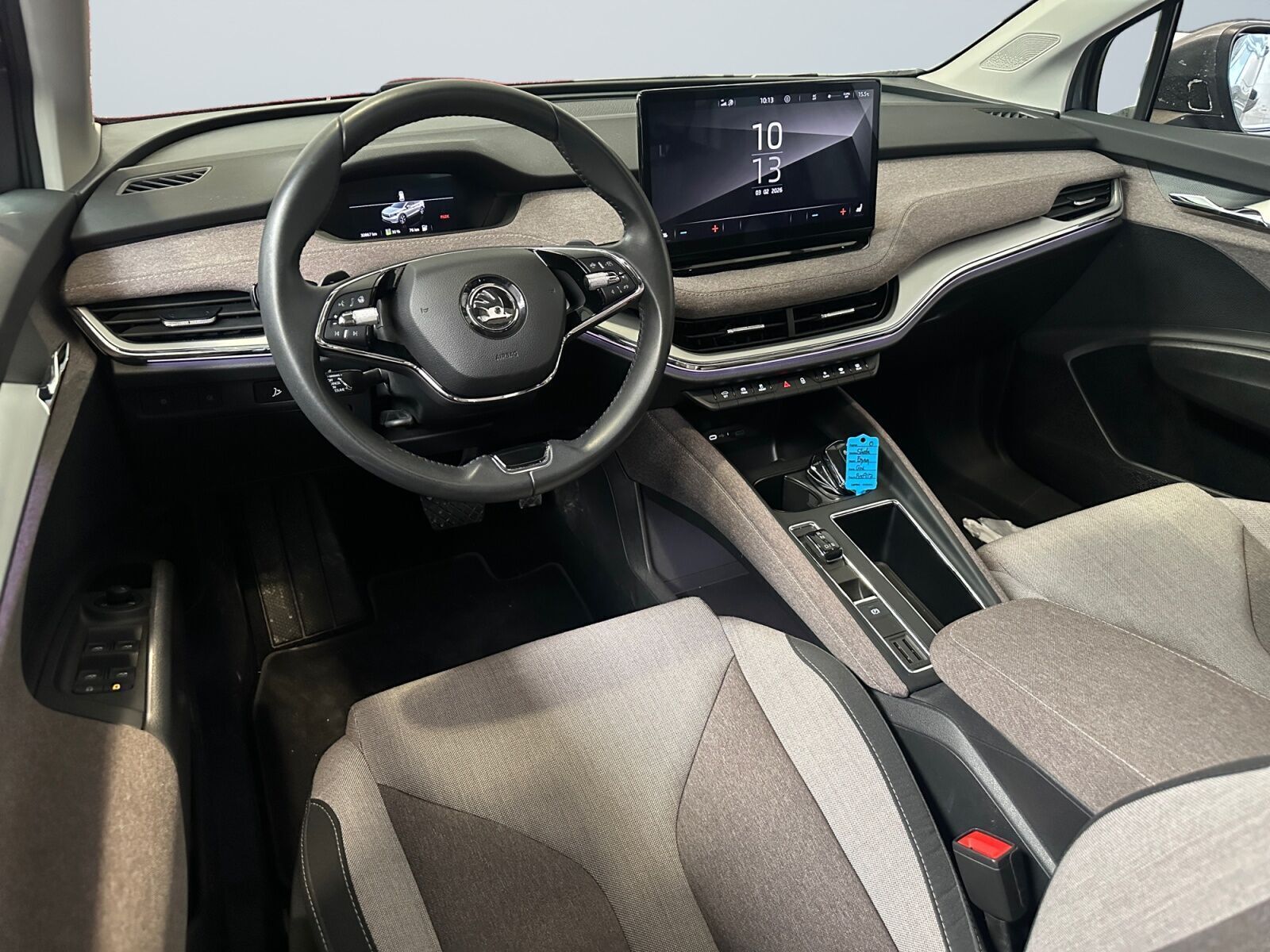 Grå Skoda Enyaq fra 2023