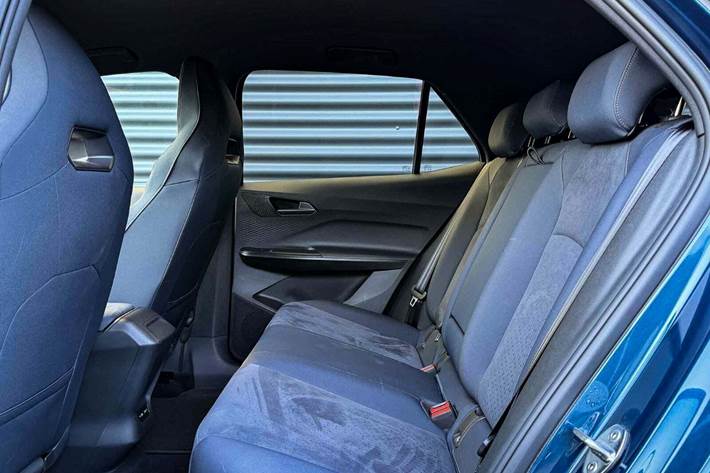 Blå Cupra Born fra 2023